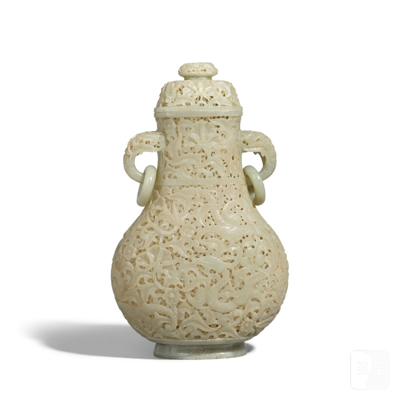 二十世紀 蒙兀兒式玲瓏玉雕花卉紋活環耳蓋瓶 | A MUGHAL-STYLE CELADON JADE RETICULATED VASE AND COVER WITH RING HANDLES - 图2